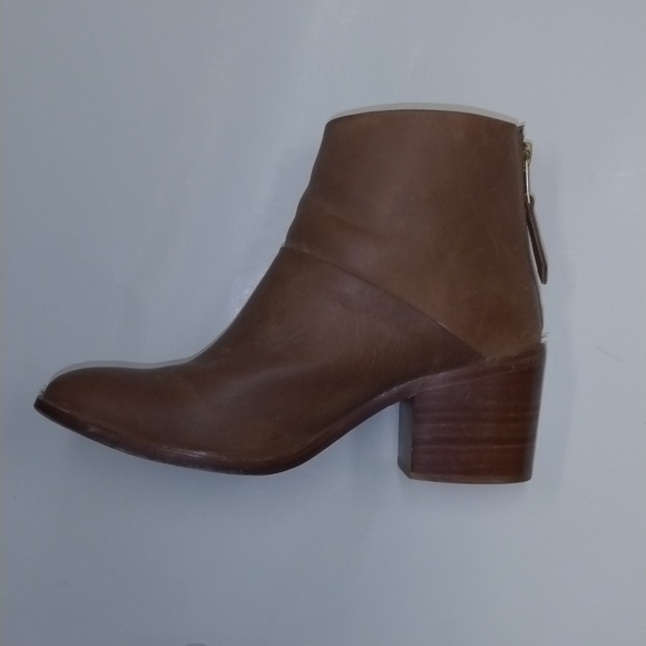 Nisolo Dari Boot - Heeled Ankle Boot - Picture 3 of 7